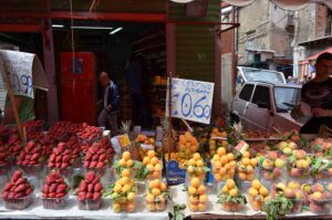 Mercato Ballaro, strawberries, apricots, food, food shoopping, Italian food, fruits, berries, vegetables